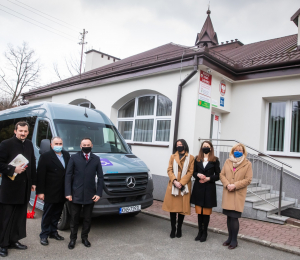 Uczestnicy Warsztatu Terapii Zajęciowej w Siołkowej mają nowy samochód