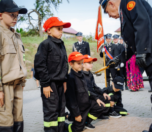 Poświęcenie samochodu dla OSP Wawrzka