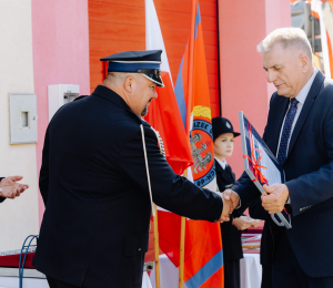 Poświęcenie samochodu dla OSP Wawrzka