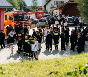 Poświęcenie samochodu dla OSP Wawrzka