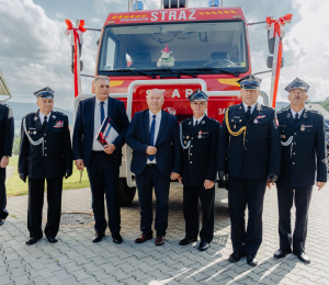 Poświęcenie samochodu dla OSP Wawrzka