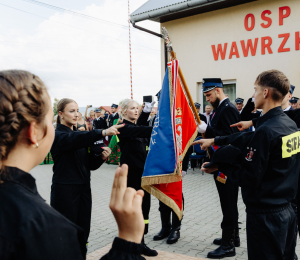 Poświęcenie samochodu dla OSP Wawrzka