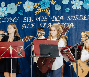 Uroczystość otwarcia zmodernizowanej Szkoły Podstawowej w Siołkowej oraz Dzień Nauczyciela