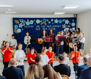 Uroczystość otwarcia zmodernizowanej Szkoły Podstawowej w Siołkowej oraz Dzień Nauczyciela