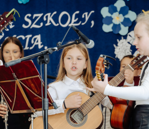 Uroczystość otwarcia zmodernizowanej Szkoły Podstawowej w Siołkowej oraz Dzień Nauczyciela