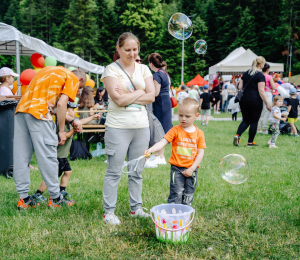 Gminny Dzień Dziecka 2025 – radość, uśmiech i wspólna zabawa w Ptaszkowej!