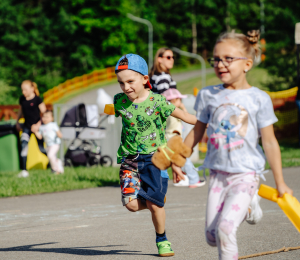 Gminny Dzień Dziecka 2025 – radość, uśmiech i wspólna zabawa w Ptaszkowej!