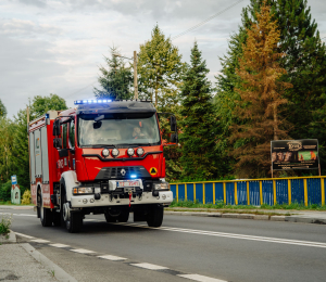 Nowy wóz ratowniczo-gaśniczy dla OSP Biała Niżna w ramach projektu „Bezpieczna Małopolska – Bon na ratowanie – Straż Pożarna”