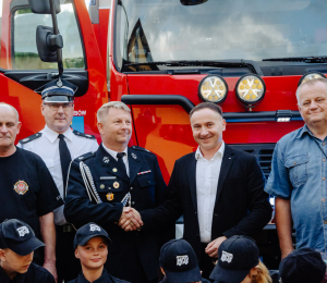 Nowy wóz ratowniczo-gaśniczy dla OSP Biała Niżna w ramach projektu „Bezpieczna Małopolska – Bon na ratowanie – Straż Pożarna”