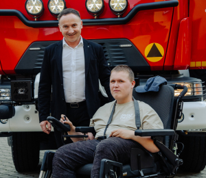 Nowy wóz ratowniczo-gaśniczy dla OSP Biała Niżna w ramach projektu „Bezpieczna Małopolska – Bon na ratowanie – Straż Pożarna”