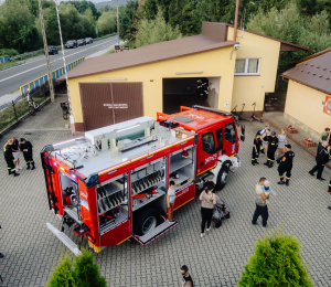 Nowy wóz ratowniczo-gaśniczy dla OSP Biała Niżna w ramach projektu „Bezpieczna Małopolska – Bon na ratowanie – Straż Pożarna”