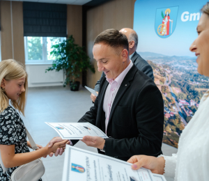 Najzdolniejsi uczniowie otrzymali stypendia Wójta Gminy Grybów