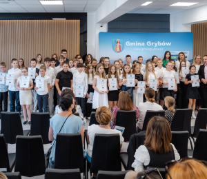 Najzdolniejsi uczniowie otrzymali stypendia Wójta Gminy Grybów