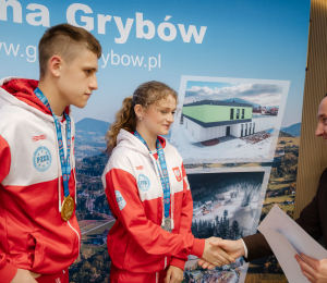 XIX Sesja Rady Gminy Grybów – wyróżnienia dla sportowców oraz gratulacje dla ZAZ w Stróżach