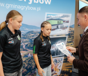 XIX Sesja Rady Gminy Grybów – wyróżnienia dla sportowców oraz gratulacje dla ZAZ w Stróżach