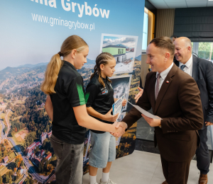 XIX Sesja Rady Gminy Grybów – wyróżnienia dla sportowców oraz gratulacje dla ZAZ w Stróżach