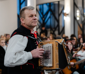 Charytatywny Koncert Kolęd w Ptaszkowej – muzyka, która niesie pomoc