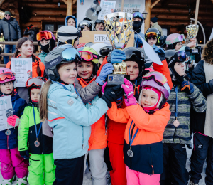 Ponad 220 zawodników i sportowe emocje – VII Gminne Zawody Narciarskie w Cieniawie