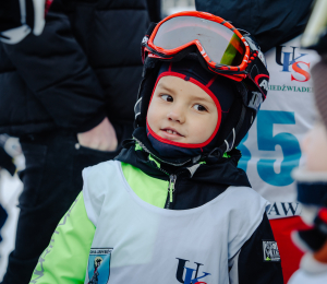 Ponad 220 zawodników i sportowe emocje – VII Gminne Zawody Narciarskie w Cieniawie