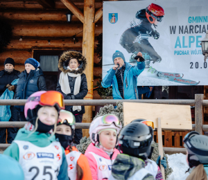 Ponad 220 zawodników i sportowe emocje – VII Gminne Zawody Narciarskie w Cieniawie