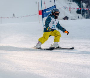 Ponad 220 zawodników i sportowe emocje – VII Gminne Zawody Narciarskie w Cieniawie