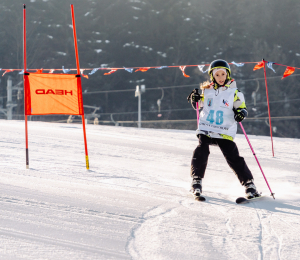 Ponad 220 zawodników i sportowe emocje – VII Gminne Zawody Narciarskie w Cieniawie