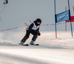 Ponad 220 zawodników i sportowe emocje – VII Gminne Zawody Narciarskie w Cieniawie