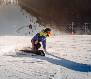 Ponad 220 zawodników i sportowe emocje – VII Gminne Zawody Narciarskie w Cieniawie