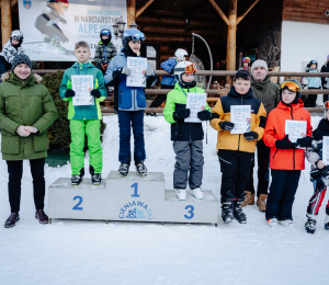 Ponad 220 zawodników i sportowe emocje – VII Gminne Zawody Narciarskie w Cieniawie