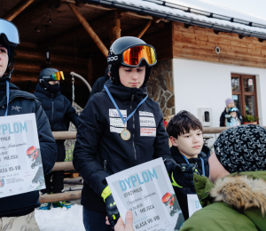 Ponad 220 zawodników i sportowe emocje – VII Gminne Zawody Narciarskie w Cieniawie