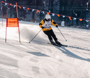 Ponad 220 zawodników i sportowe emocje – VII Gminne Zawody Narciarskie w Cieniawie