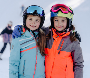 Ponad 220 zawodników i sportowe emocje – VII Gminne Zawody Narciarskie w Cieniawie