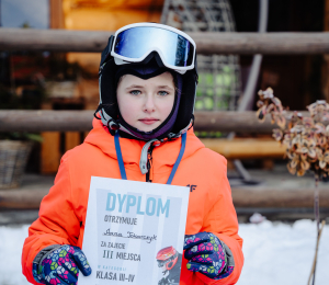 Ponad 220 zawodników i sportowe emocje – VII Gminne Zawody Narciarskie w Cieniawie