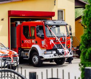 Uroczystość poświęcenia i przekazania nowych samochodów dla OSP Biała Niżna
