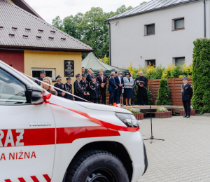 Uroczystość poświęcenia i przekazania nowych samochodów dla OSP Biała Niżna