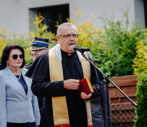 Uroczystość poświęcenia i przekazania nowych samochodów dla OSP Biała Niżna
