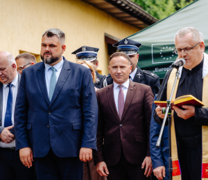 Uroczystość poświęcenia i przekazania nowych samochodów dla OSP Biała Niżna