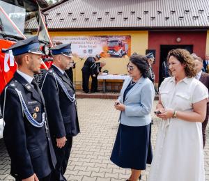 Uroczystość poświęcenia i przekazania nowych samochodów dla OSP Biała Niżna