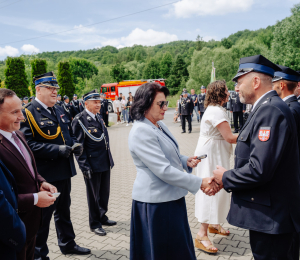 Uroczystość poświęcenia i przekazania nowych samochodów dla OSP Biała Niżna