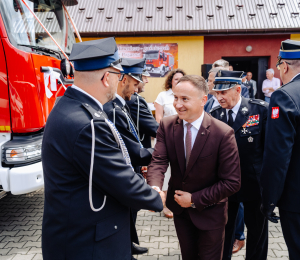 Uroczystość poświęcenia i przekazania nowych samochodów dla OSP Biała Niżna