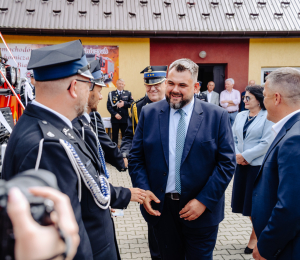 Uroczystość poświęcenia i przekazania nowych samochodów dla OSP Biała Niżna