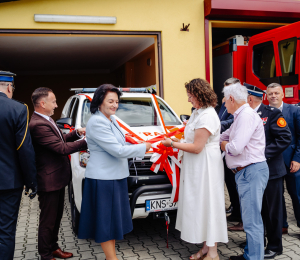 Uroczystość poświęcenia i przekazania nowych samochodów dla OSP Biała Niżna