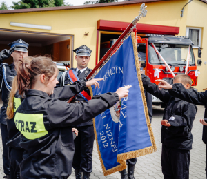 Uroczystość poświęcenia i przekazania nowych samochodów dla OSP Biała Niżna