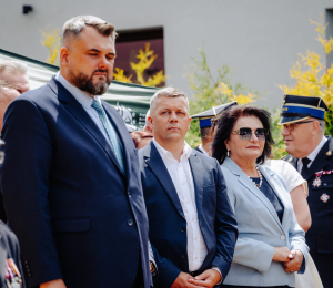 Uroczystość poświęcenia i przekazania nowych samochodów dla OSP Biała Niżna