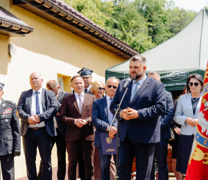 Uroczystość poświęcenia i przekazania nowych samochodów dla OSP Biała Niżna
