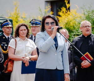 Uroczystość poświęcenia i przekazania nowych samochodów dla OSP Biała Niżna