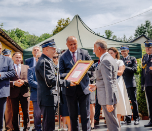 Uroczystość poświęcenia i przekazania nowych samochodów dla OSP Biała Niżna