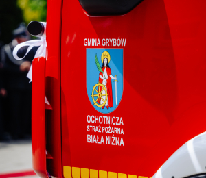 Uroczystość poświęcenia i przekazania nowych samochodów dla OSP Biała Niżna