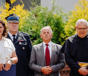 Uroczystość poświęcenia i przekazania nowych samochodów dla OSP Biała Niżna