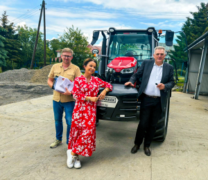 Dostawa ciągnika wraz z przyczepą w ramach projektu ,,Rozwój infrastruktury wodno – kanalizacyjnej na terenie Gminy Grybów etap I”